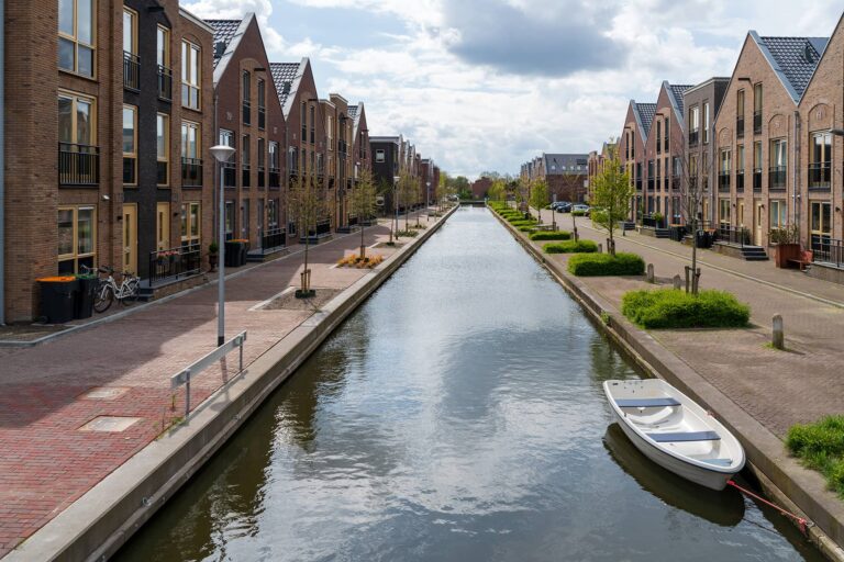 Overzicht straten en gracht bij de Nieuwe Veiling